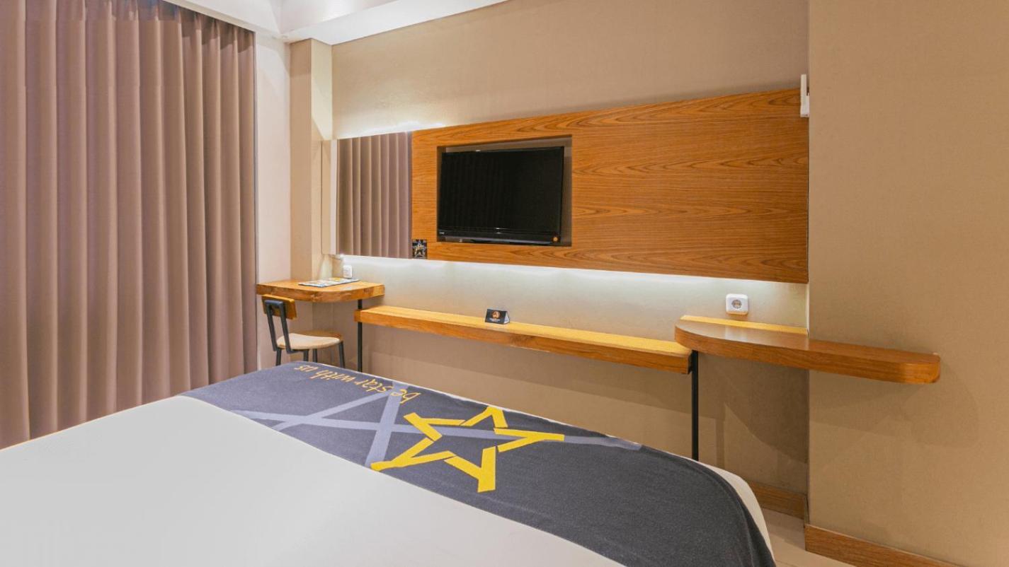 Yellow Star Gejayan Hotel Kejayan Екстер'єр фото