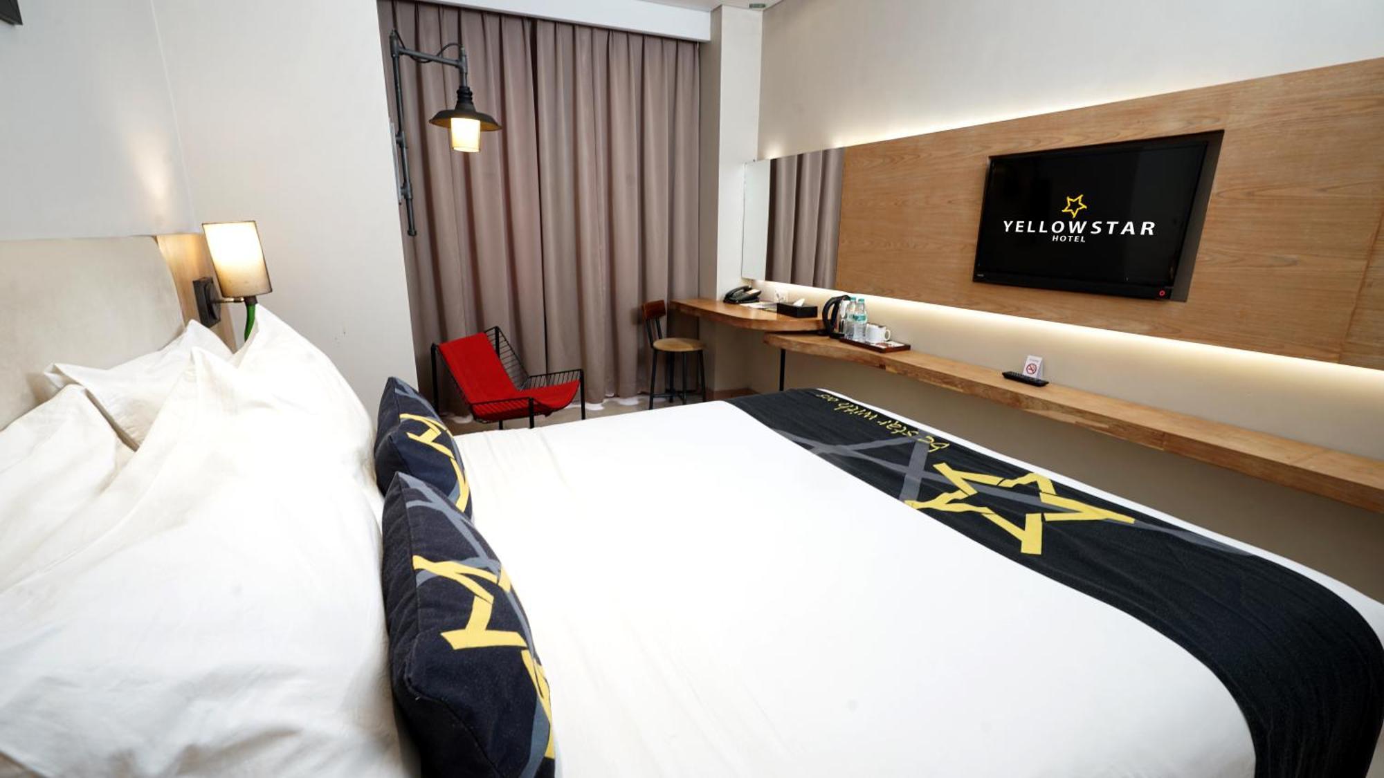 Yellow Star Gejayan Hotel Kejayan Екстер'єр фото