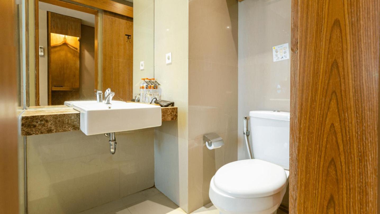 Yellow Star Gejayan Hotel Kejayan Екстер'єр фото