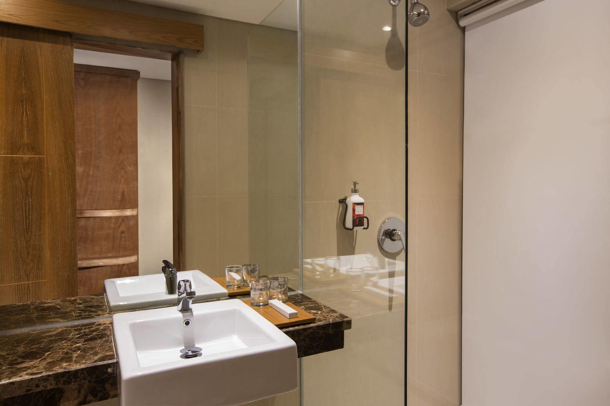 Yellow Star Gejayan Hotel Kejayan Екстер'єр фото