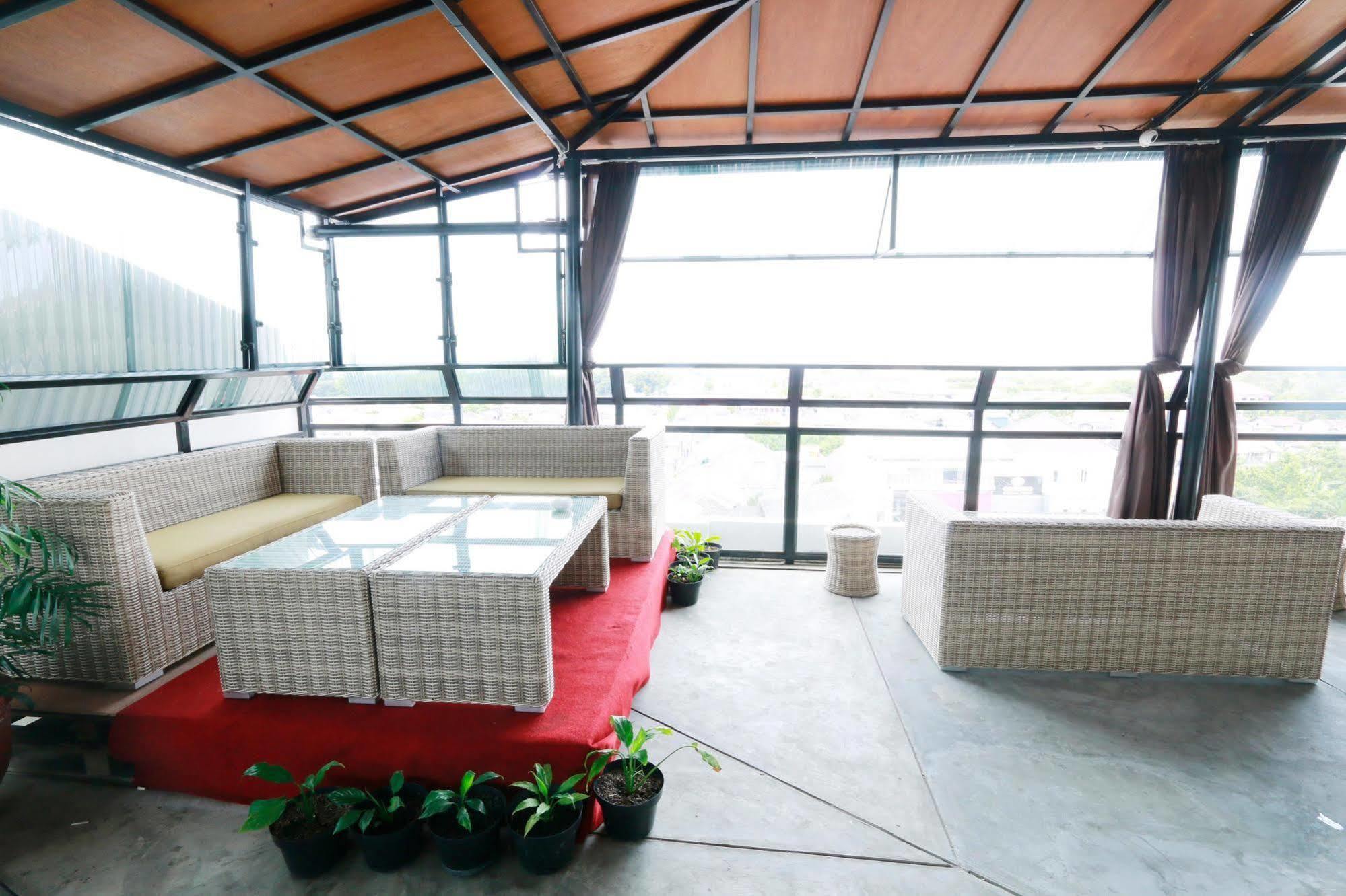 Yellow Star Gejayan Hotel Kejayan Екстер'єр фото
